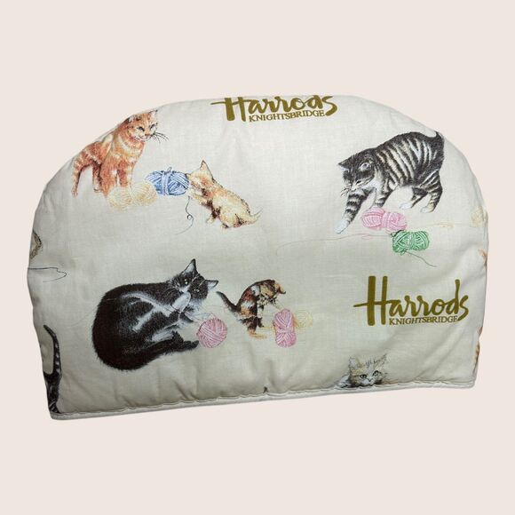 😽 HARRODS KNIGHTBRIDGE LONDON ENGLAND KITTENS PLAYING TOASTER COVER COZY VTG - Picture 1 of 7